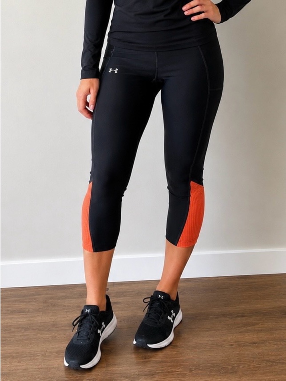 Under Armour HeatGear Capri Leggings, Dark Grey and Bright Orange - Size Medium